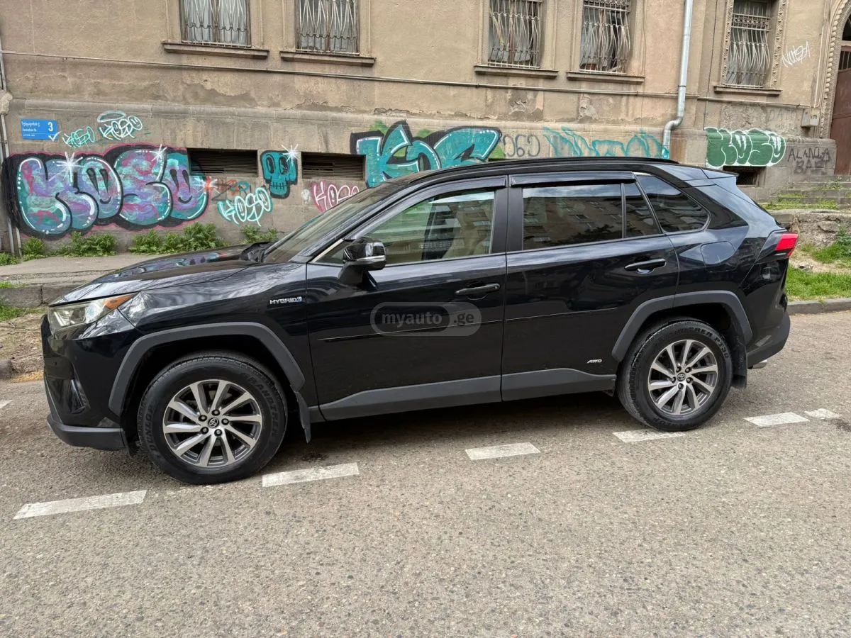 Toyota RAV 4 - фото 1