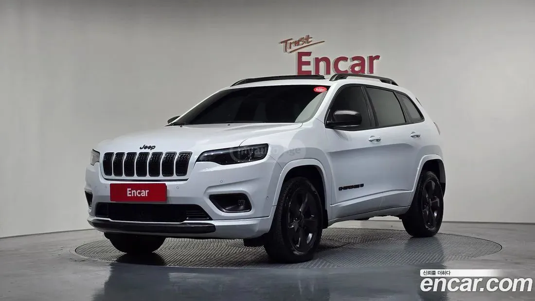 Jeep Cherokee - фото 1