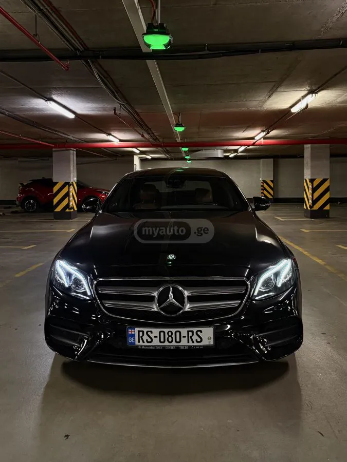 Mercedes-Benz E 220 - фото 1