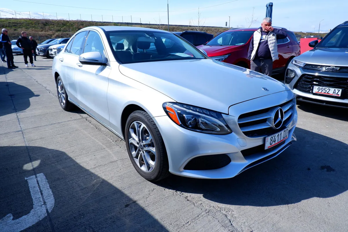 Mercedes-Benz C 300 - фото 1