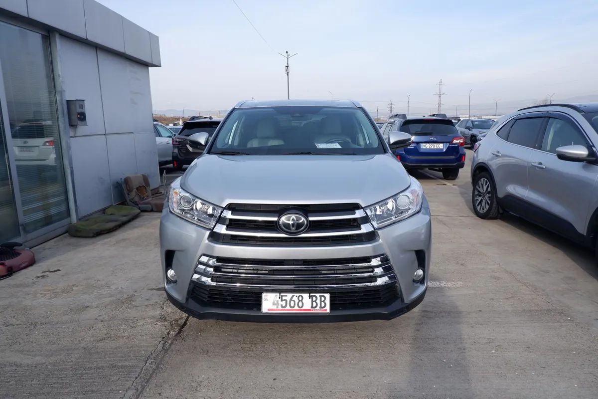 Toyota Highlander - фото 1