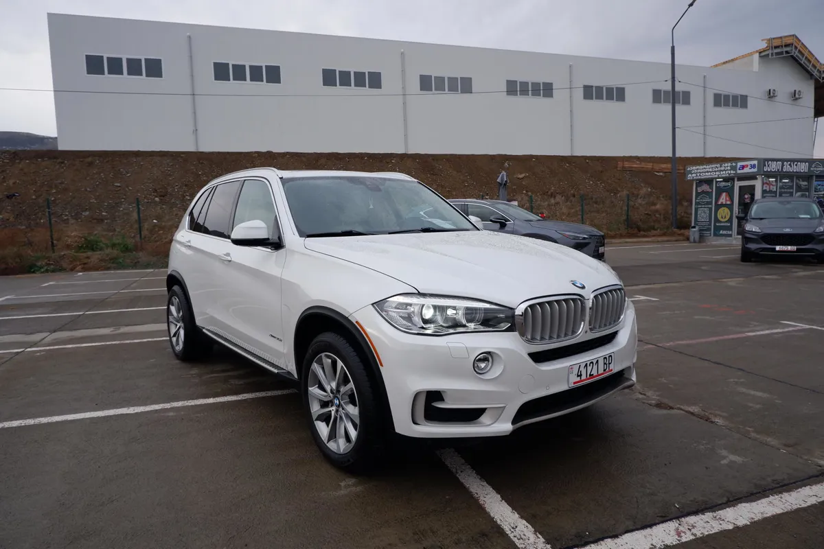 BMW X5 - фото 1