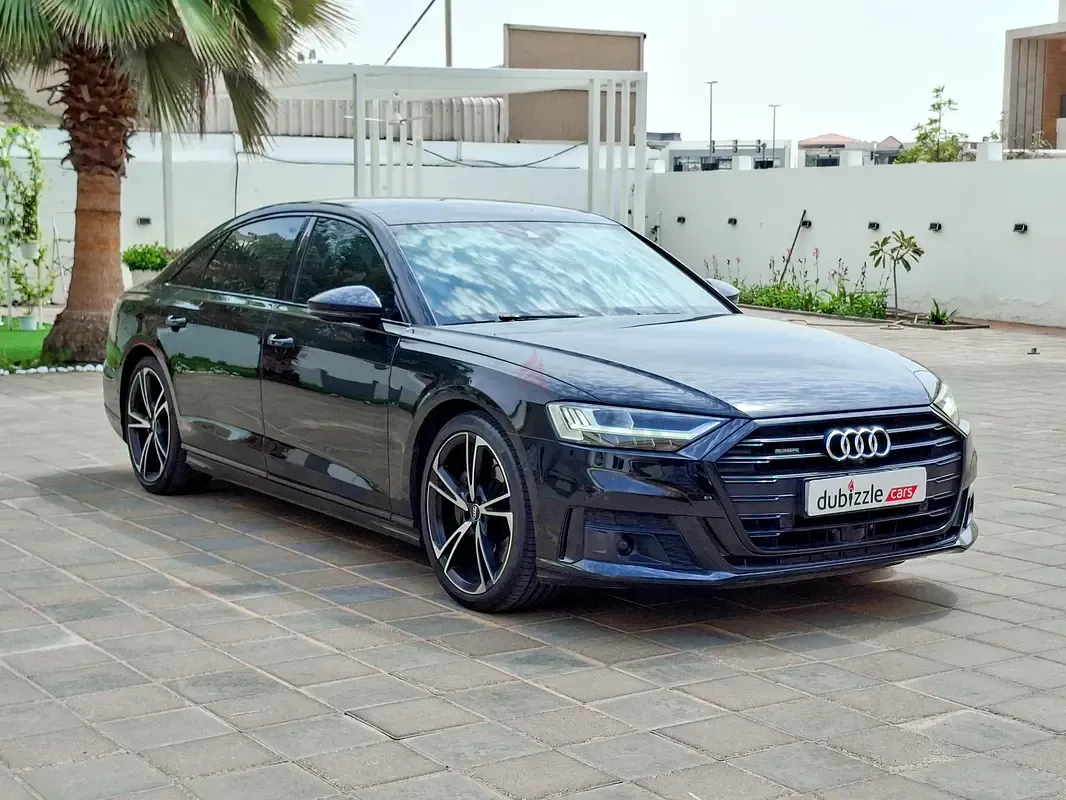 Audi A8 - фото 1