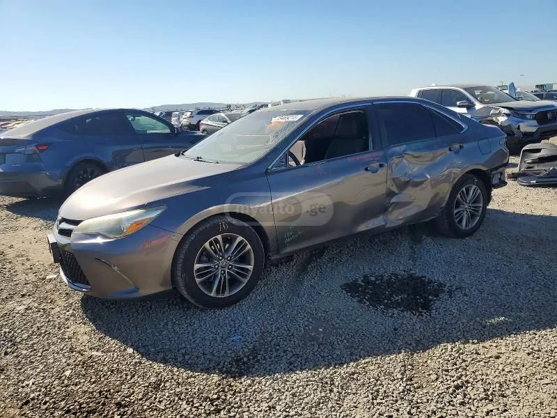 Toyota Camry - фото 1