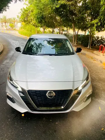 Nissan Altima - фото 1