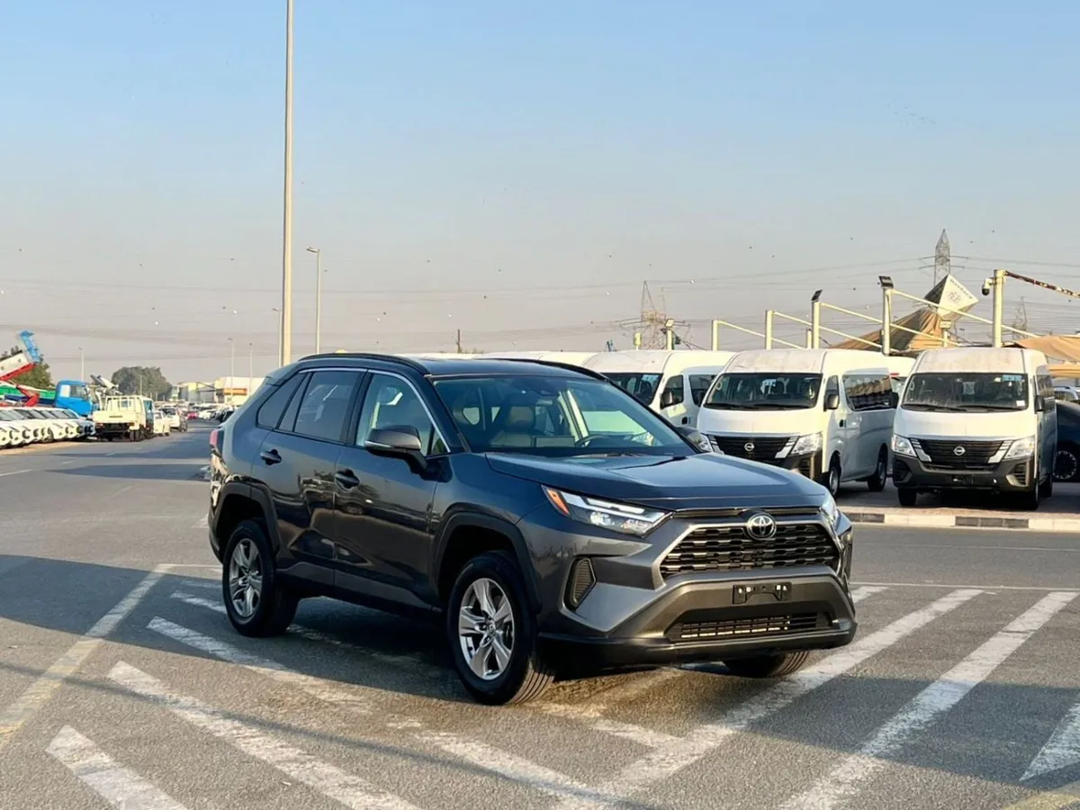 Toyota RAV4 - фото 1