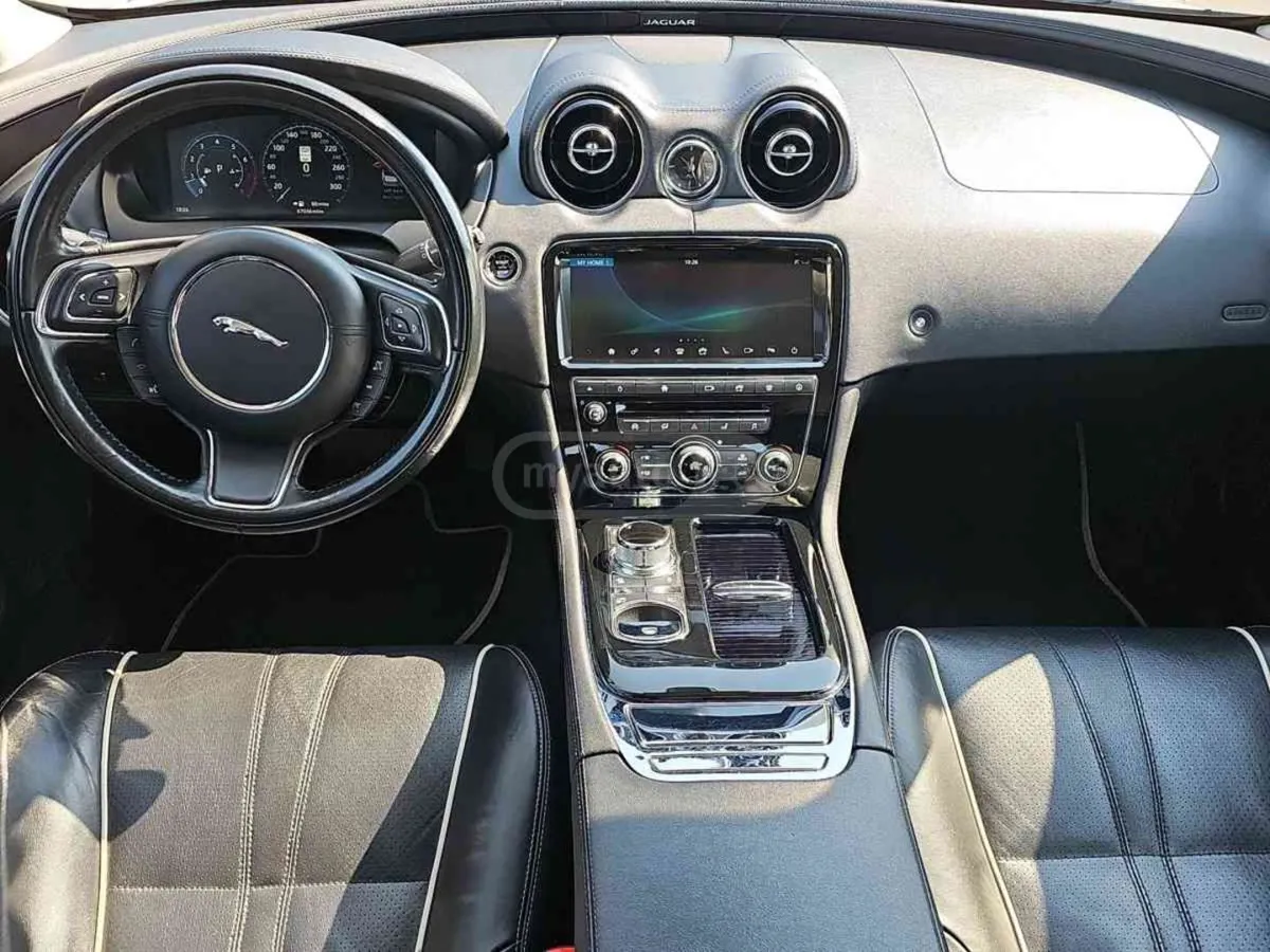 Jaguar XJ - фото 1