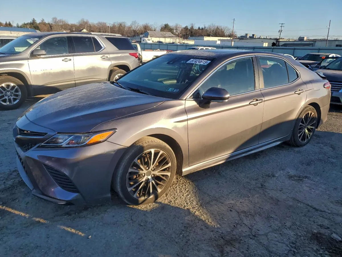 TOYOTA CAMRY SE - фото 1