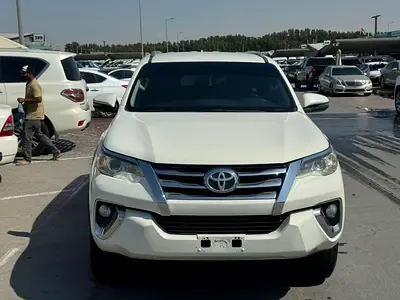 Toyota Fortuner - фото 1