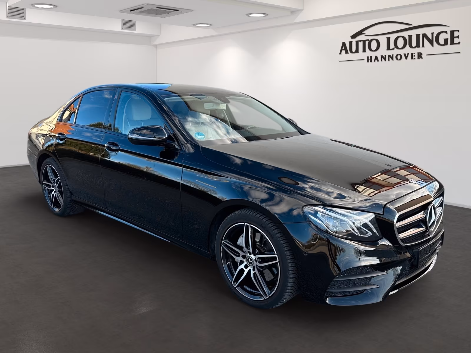 Mercedes-Benz E 200 - фото 1