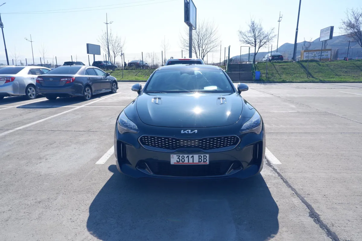 Kia Stinger - фото 1