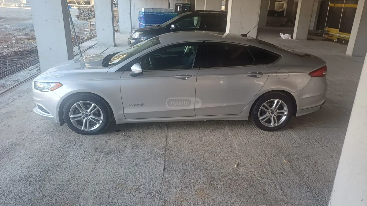 Ford Fusion - фото 1