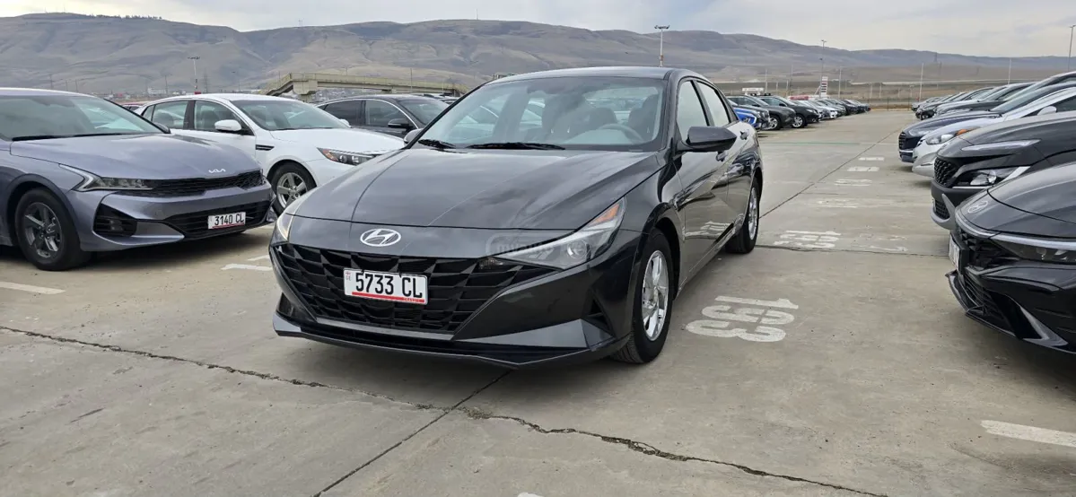 Hyundai Elantra - фото 1