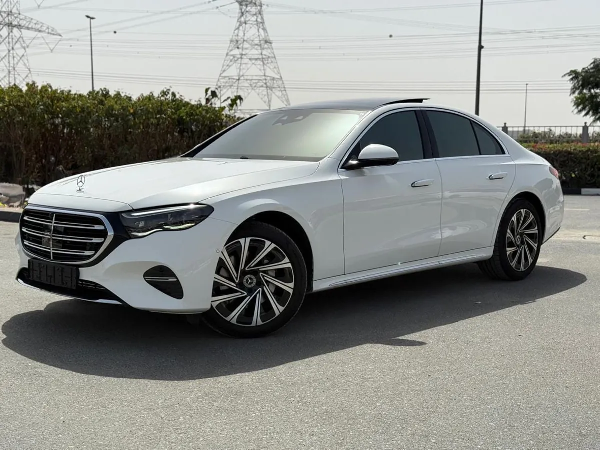 Mercedes-Benz E300 - фото 1