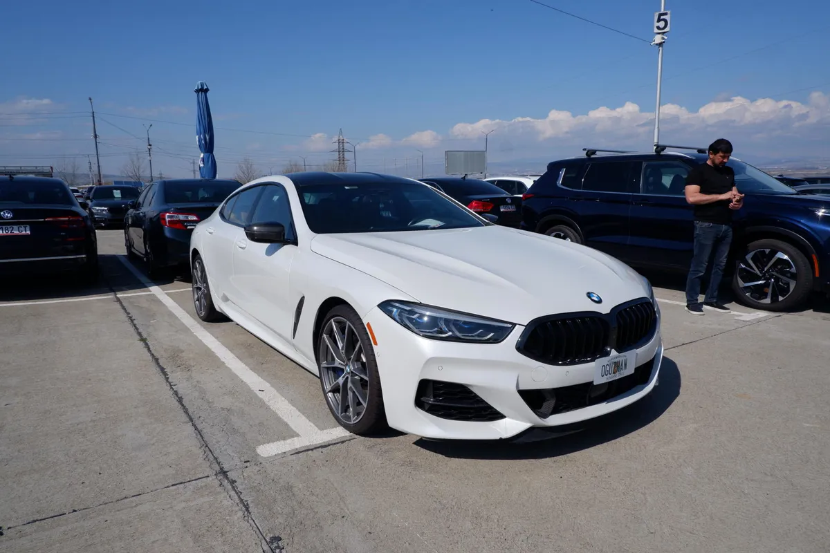 BMW 850 - фото 1