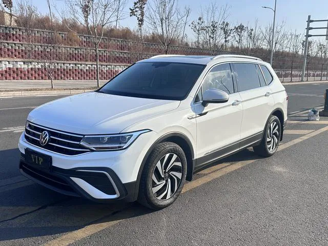 Volkswagen Tiguan L - фото 1
