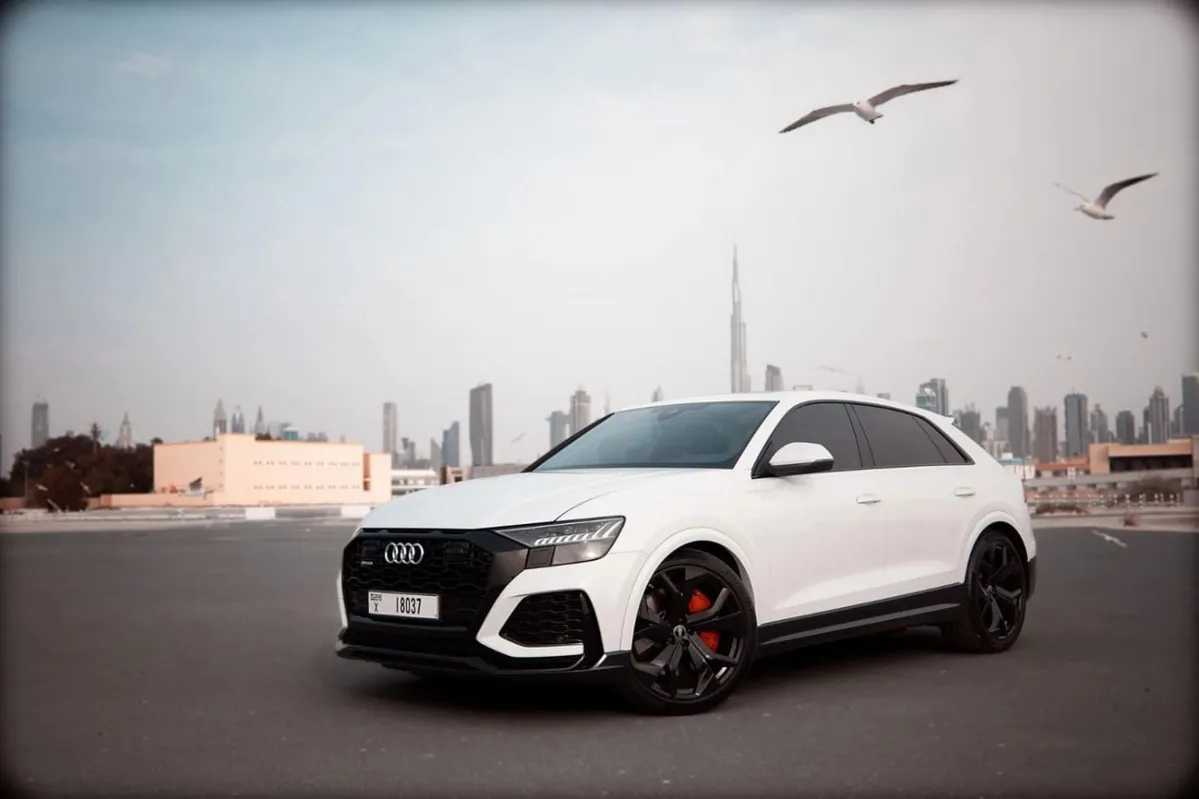 Audi RS Q8 - фото 1