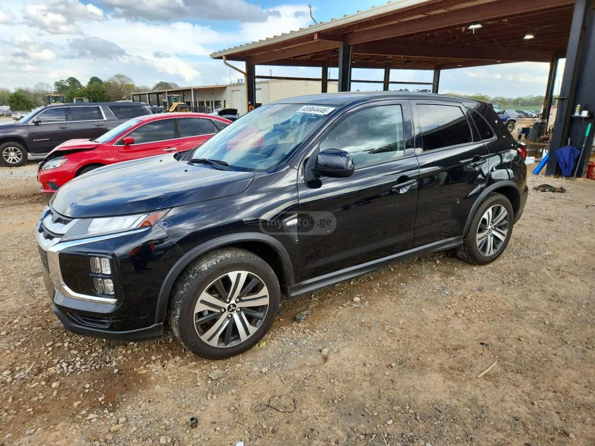 Mitsubishi Outlander - фото 1