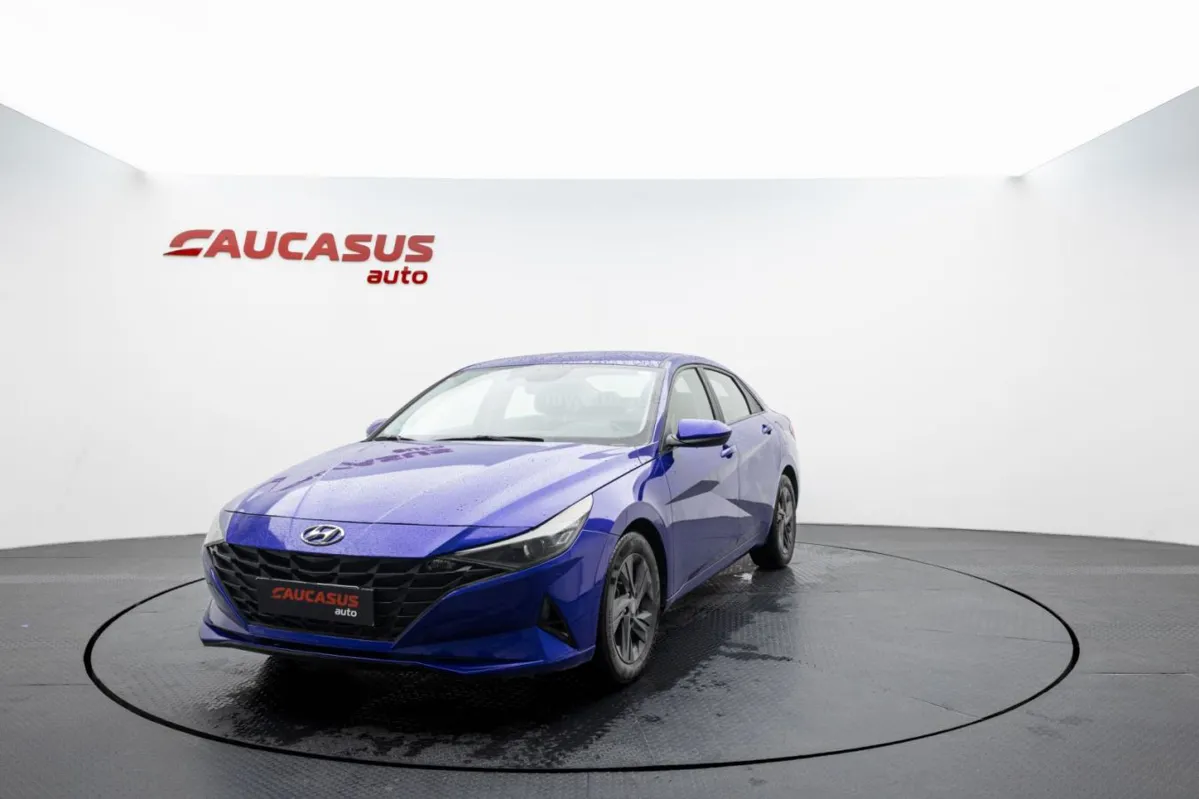 Hyundai Elantra - фото 1