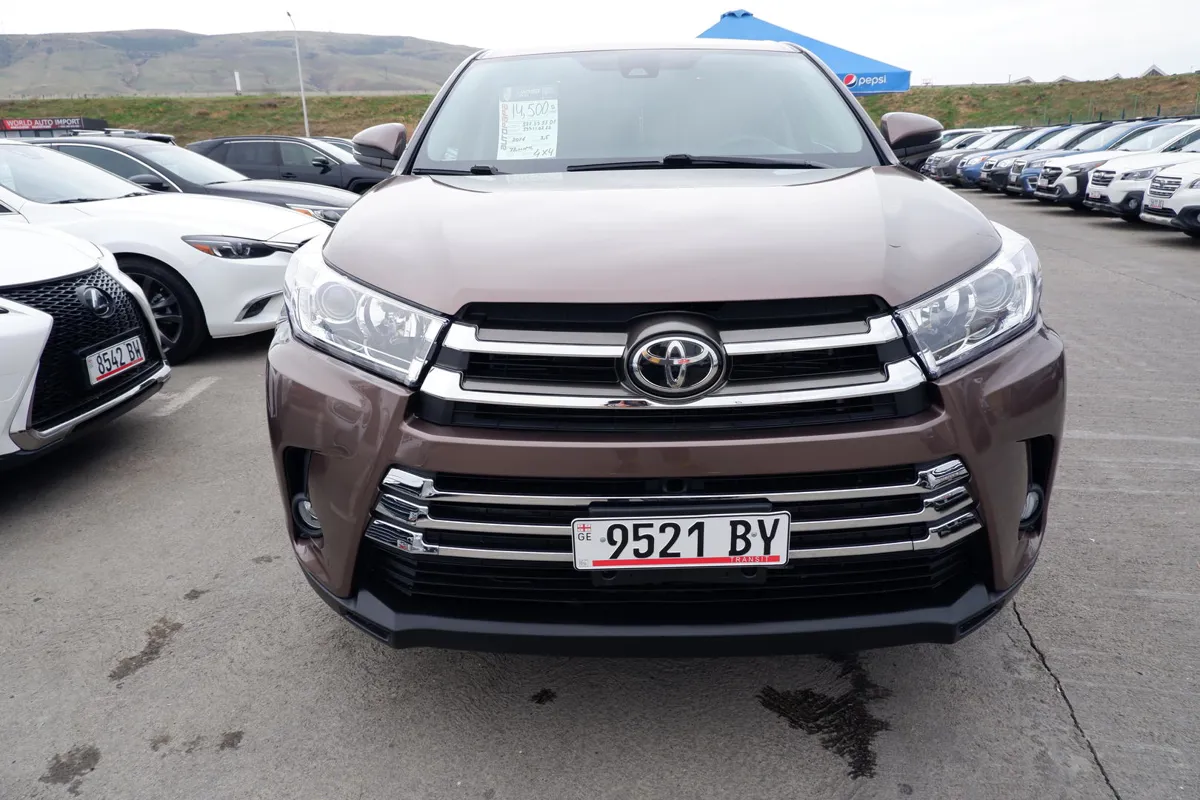 Toyota Highlander - фото 1