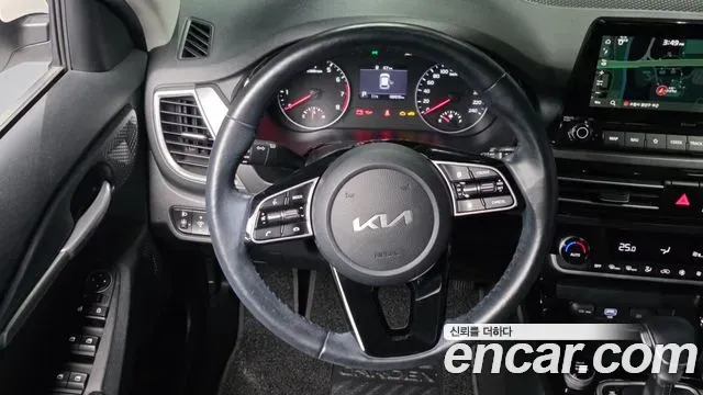 Kia Seltos - фото 1