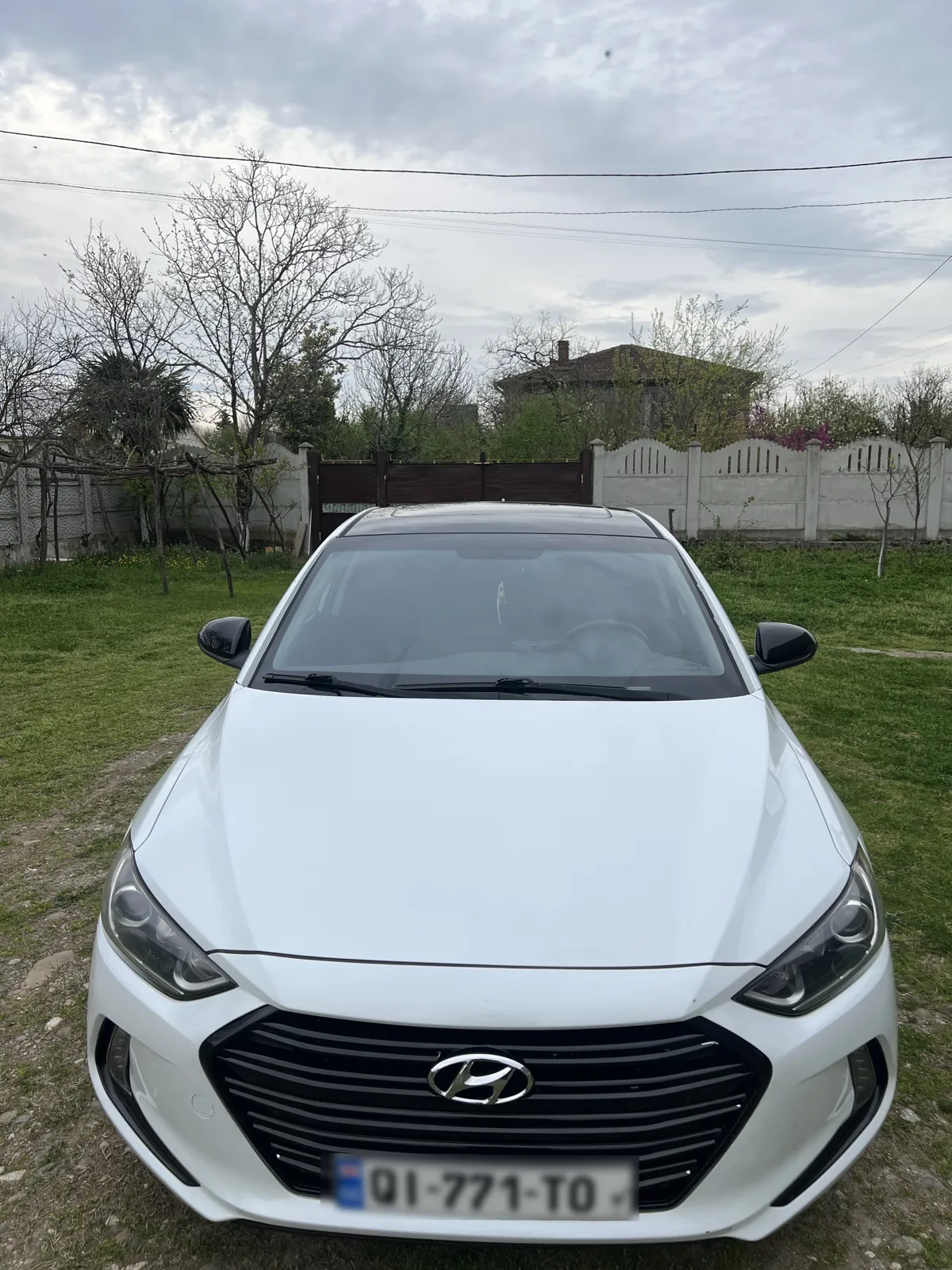 Hyundai Elantra - фото 1