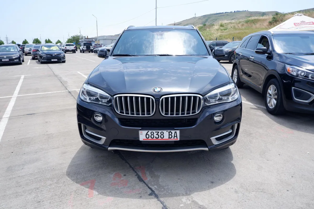 BMW X5 - фото 1