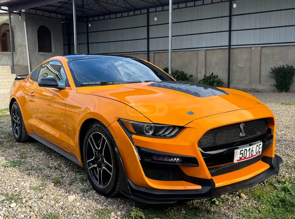 Ford Mustang - фото 1