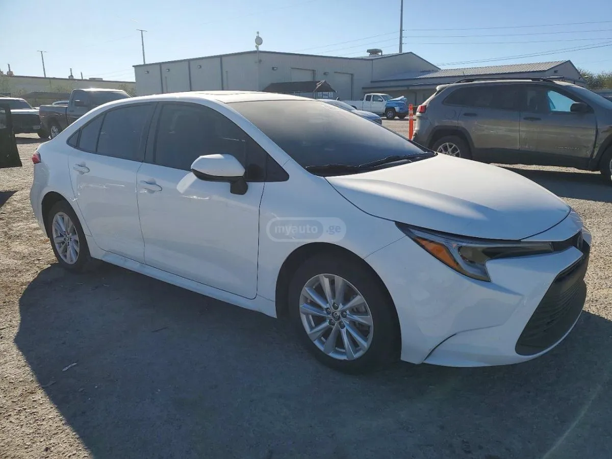 Toyota Corolla - фото 1