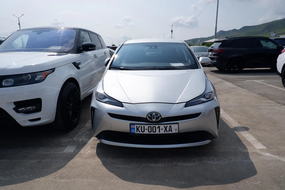 Toyota Prius - фото 1