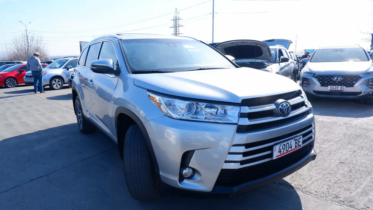 Toyota Highlander - фото 1