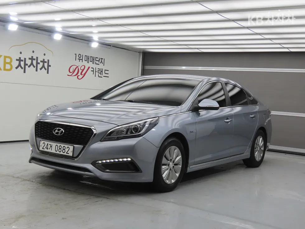 Hyundai LF쏘나타 하이브리드 2.0 HEV 모던 - фото 1