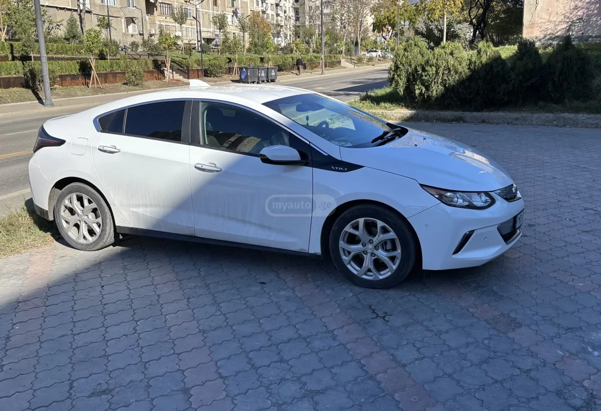 Chevrolet Volt - фото 1