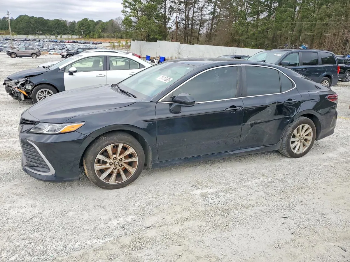 TOYOTA CAMRY LE - фото 1