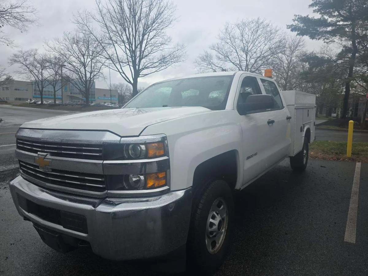 Chevrolet Silverado 2500HD Work Truck - фото 1
