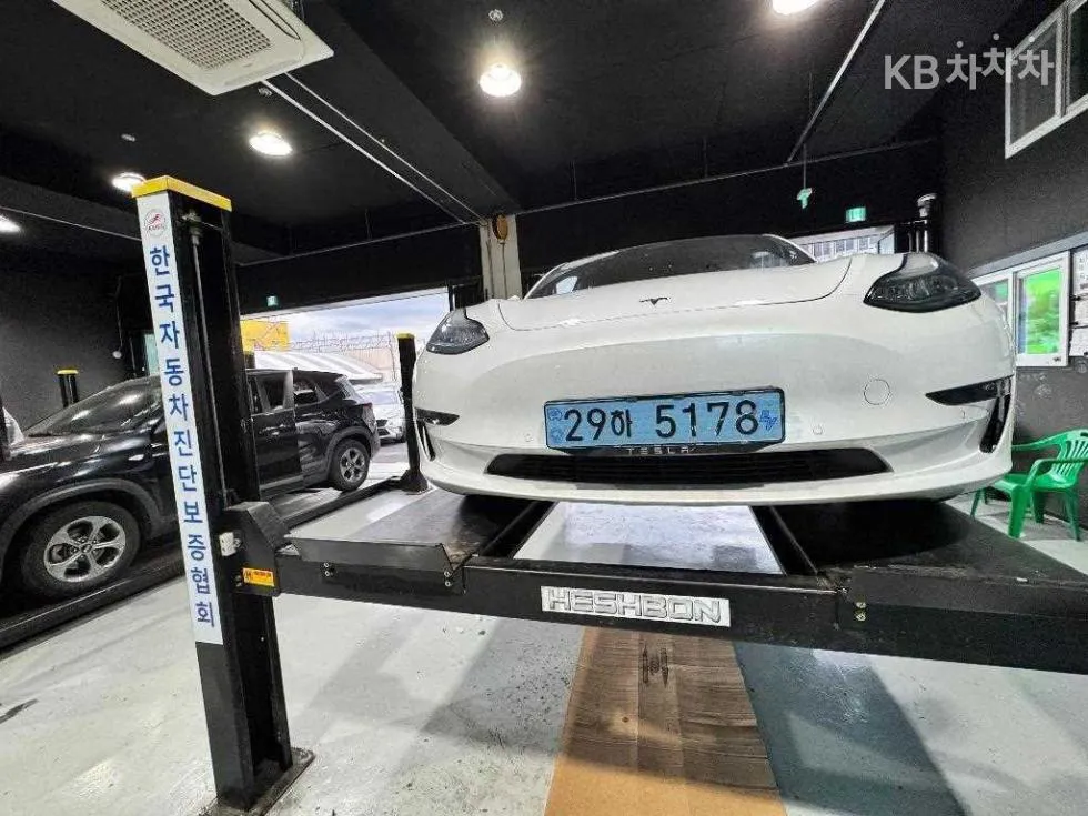 Tesla Model 3 Long Range - фото 1