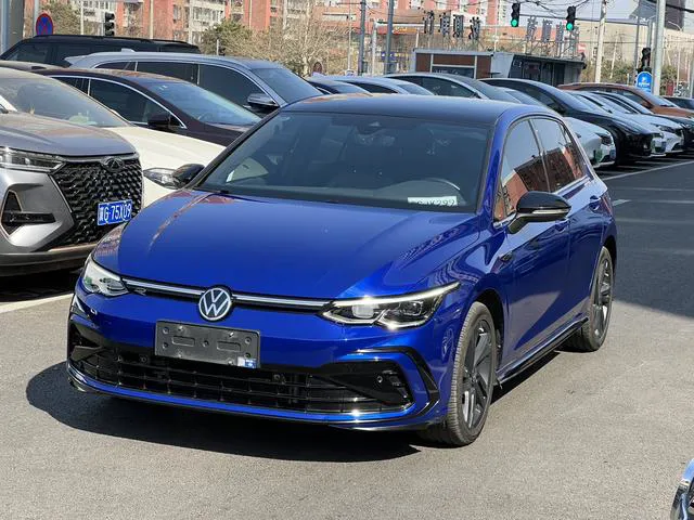 Volkswagen Golf - фото 1