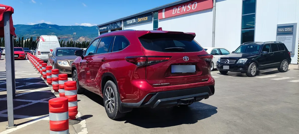 Toyota Highlander - фото 1