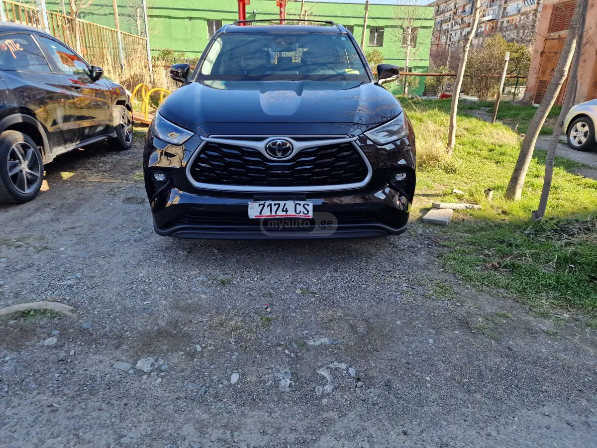 Toyota Highlander - фото 1