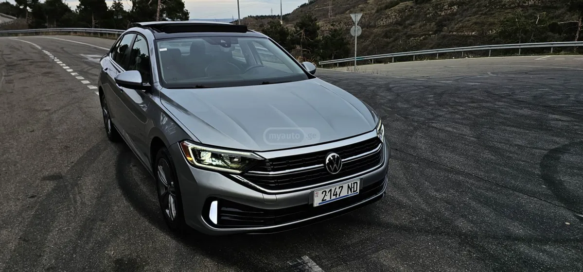 Volkswagen Jetta - фото 1