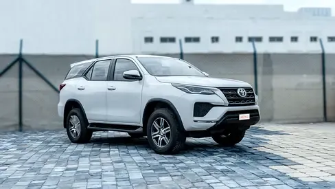 Toyota Fortuner - фото 1