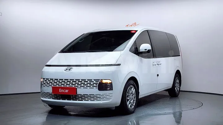 Hyundai Staria - фото 1
