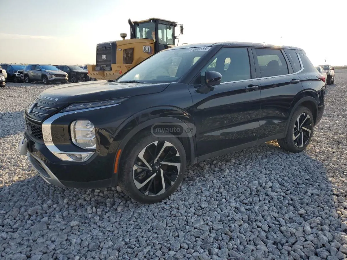 Mitsubishi Outlander - фото 1