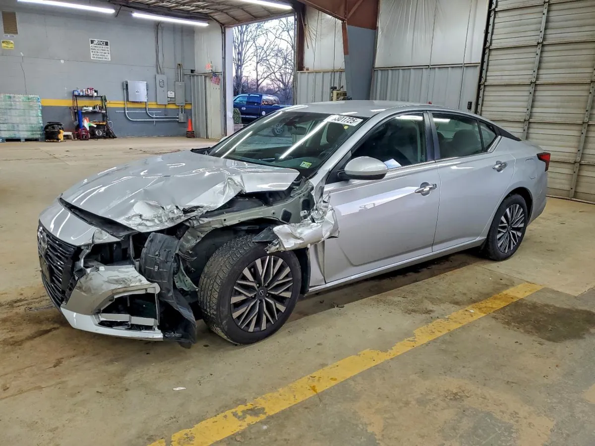 NISSAN ALTIMA - фото 1