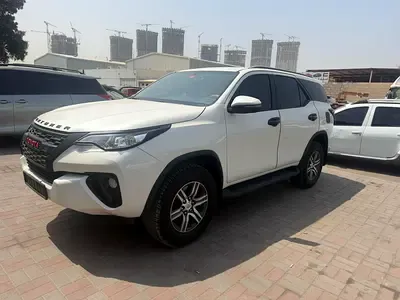 Toyota Fortuner - фото 1