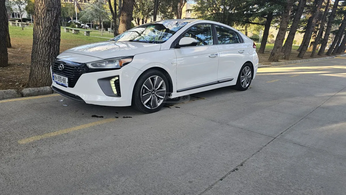 Hyundai Ioniq - фото 1