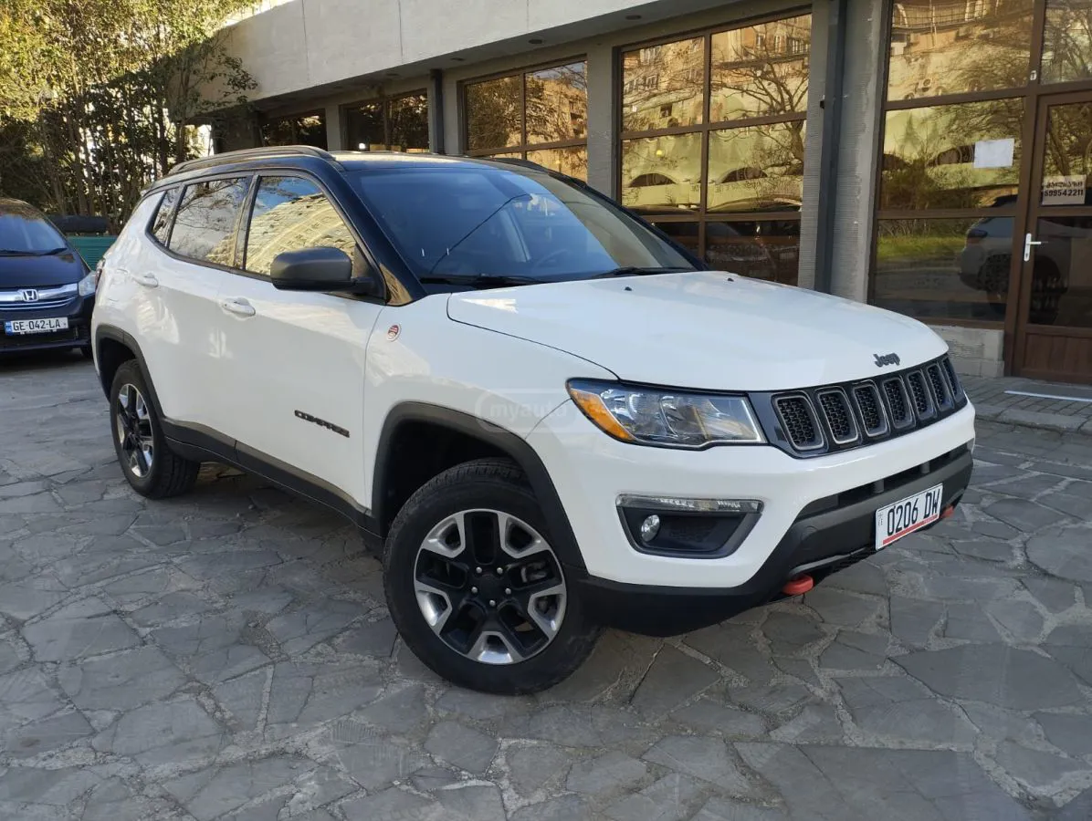 Jeep Compass - фото 1