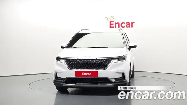 Kia Canival - фото 1