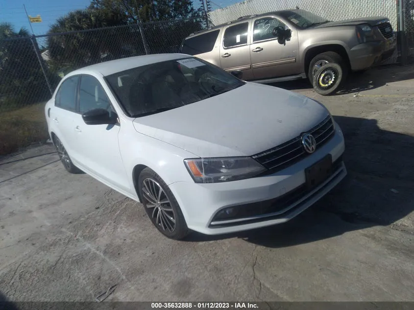 VOLKSWAGEN JETTA 1.8T SPORT - фото 1