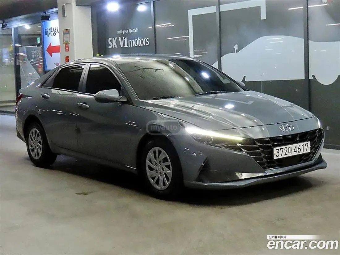 Hyundai Elantra - фото 1